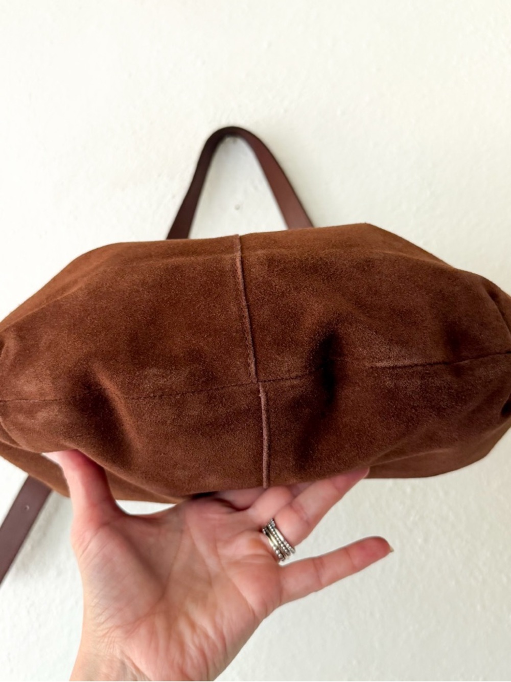 Madewell The Essential Suede Curve Shoulder Bag in Soft Mahogany - Picture 6 of 6